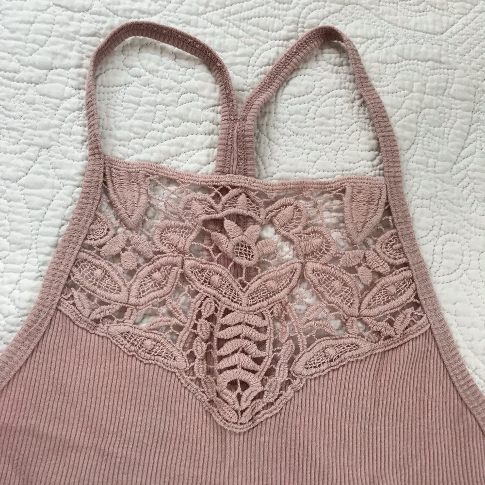 NWOT Pink ribbed lace detail tank top